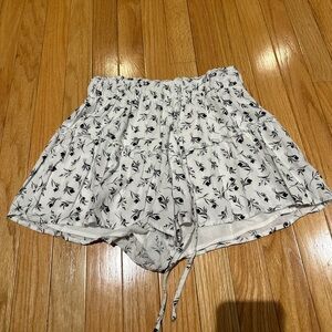 Whiteroom + Cactus Girls Black and White Floral Shorts Size Medium